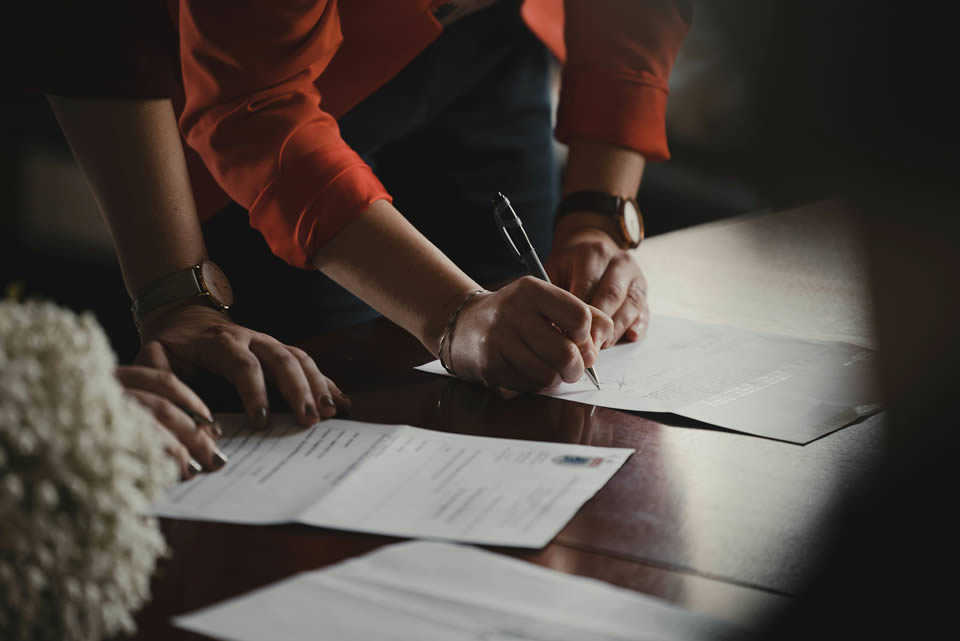 La renovación sucesiva del contrato de trabajo a término fijo no lo transforma en uno a término indefinido.